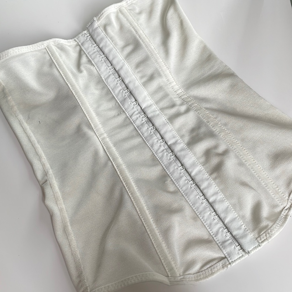 💰 SOLD 💰 SKIMS white mesh corset